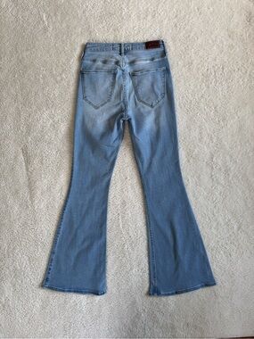 Hollister high rise flare jeans size 3 EUC